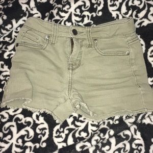 Medium youth 7/8 high waisted shorts